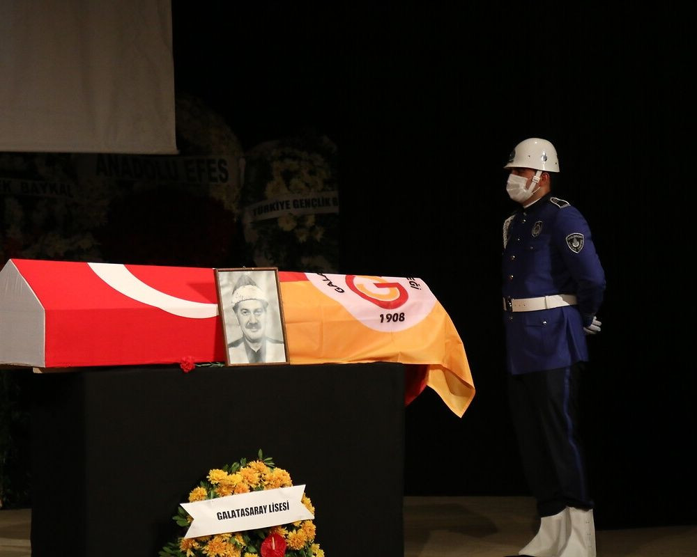 Büyük saygısızlık! Ferhan Şensoy'un cenaze törenindeki çirkin saldırıda flaş gelişme! Kendilerini böyle savundular... - Sayfa 24