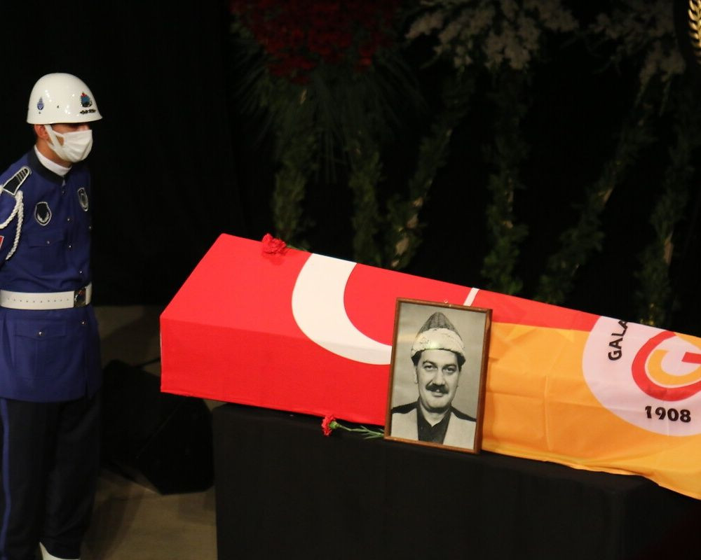 Büyük saygısızlık! Ferhan Şensoy'un cenaze törenindeki çirkin saldırıda flaş gelişme! Kendilerini böyle savundular... - Sayfa 32