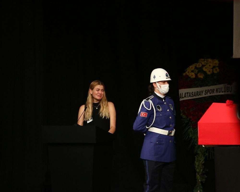 Büyük saygısızlık! Ferhan Şensoy'un cenaze törenindeki çirkin saldırıda flaş gelişme! Kendilerini böyle savundular... - Sayfa 33