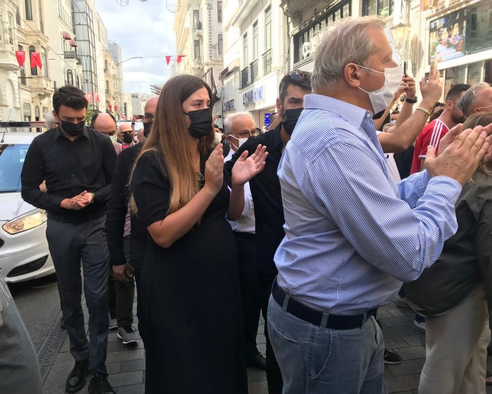 Büyük saygısızlık! Ferhan Şensoy'un cenaze törenindeki çirkin saldırıda flaş gelişme! Kendilerini böyle savundular... - Sayfa 45