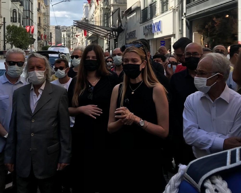 Büyük saygısızlık! Ferhan Şensoy'un cenaze törenindeki çirkin saldırıda flaş gelişme! Kendilerini böyle savundular... - Sayfa 36