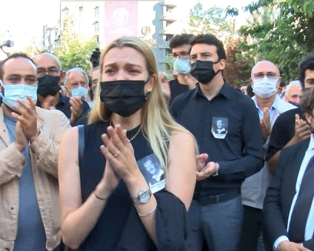 Büyük saygısızlık! Ferhan Şensoy'un cenaze törenindeki çirkin saldırıda flaş gelişme! Kendilerini böyle savundular... - Sayfa 47