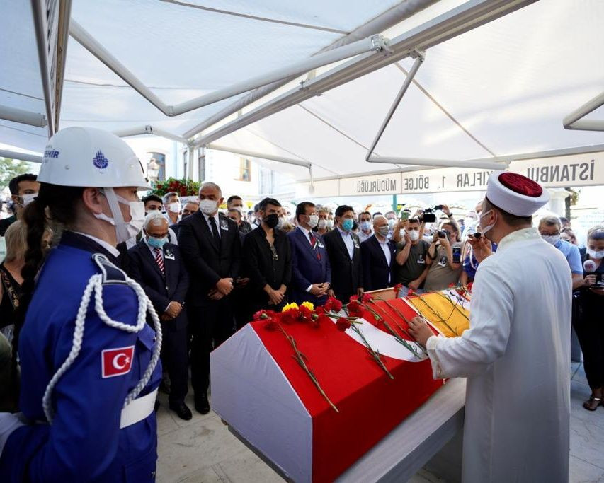 Büyük saygısızlık! Ferhan Şensoy'un cenaze törenindeki çirkin saldırıda flaş gelişme! Kendilerini böyle savundular... - Sayfa 61