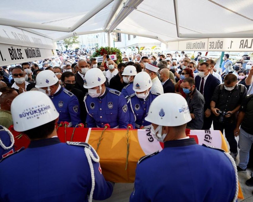 Büyük saygısızlık! Ferhan Şensoy'un cenaze törenindeki çirkin saldırıda flaş gelişme! Kendilerini böyle savundular... - Sayfa 60