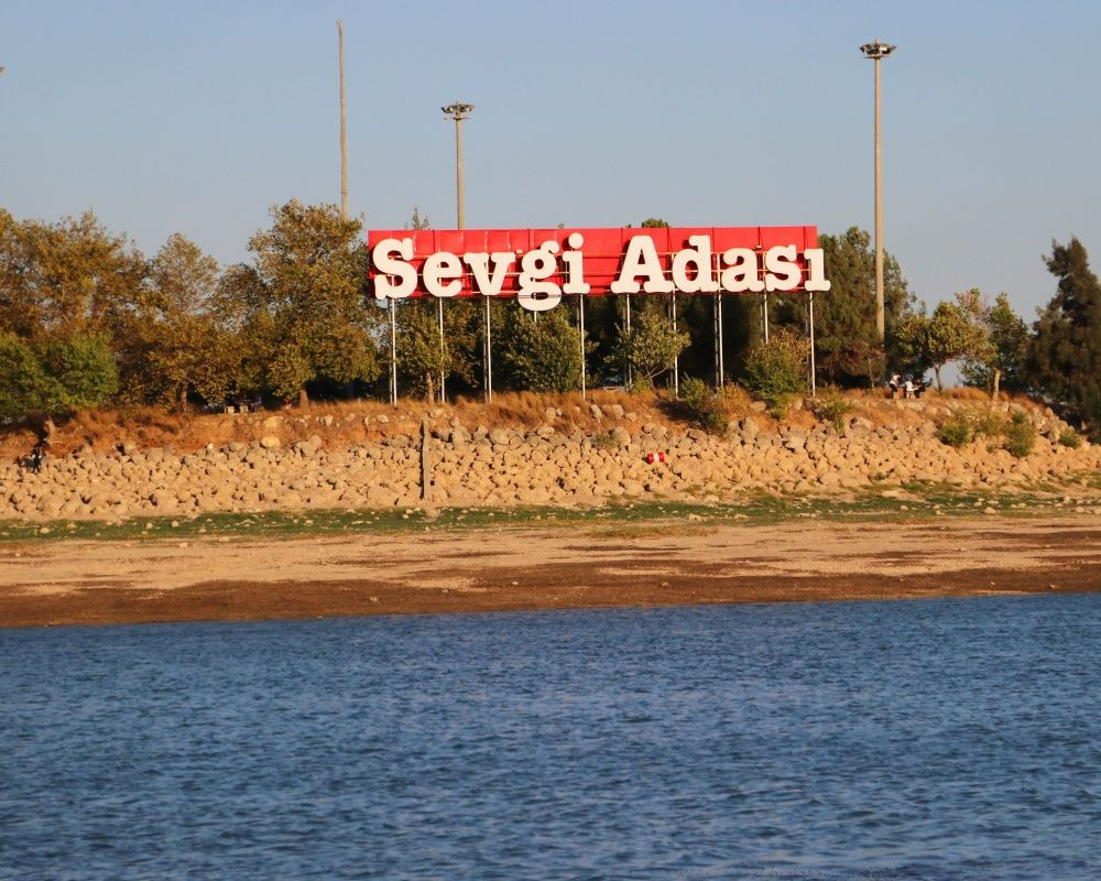 Seyhan Baraj Gölü`nde sular çekildi, adaya yürüyerek gittiler - Sayfa 7