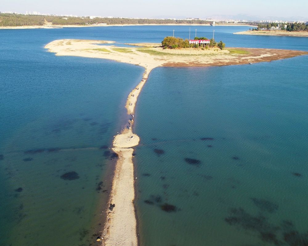 Seyhan Baraj Gölü`nde sular çekildi, adaya yürüyerek gittiler - Sayfa 9
