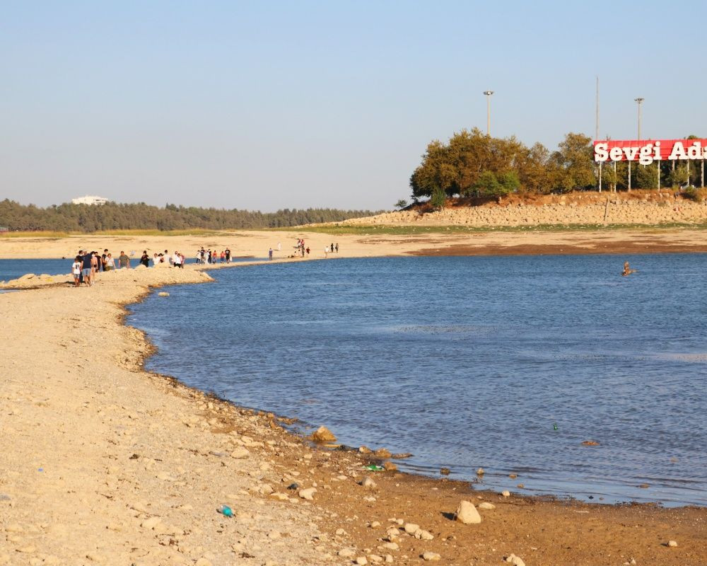Seyhan Baraj Gölü`nde sular çekildi, adaya yürüyerek gittiler - Sayfa 15