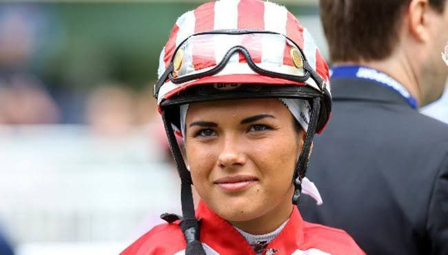 Veliefendi Hipodromu’nda Fransız ve Macar kadın jokeylerin zor anları... - Sayfa 9