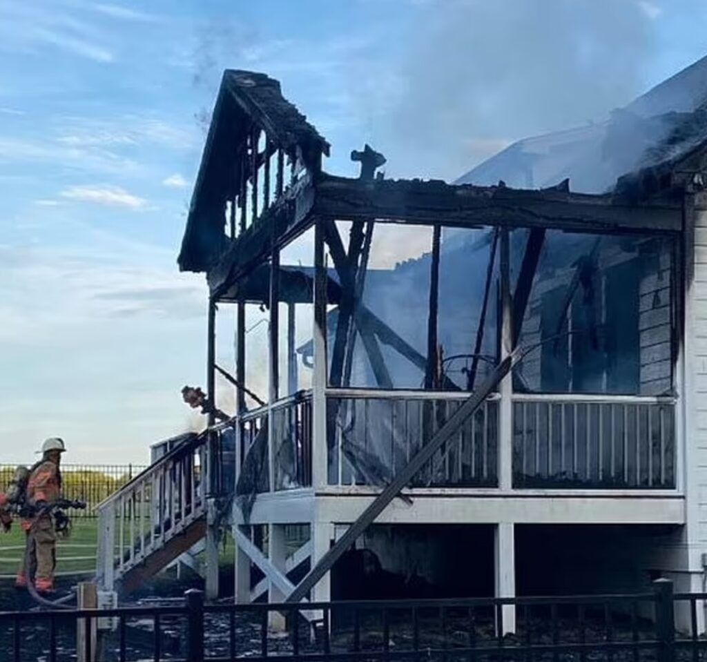 Yeni taşındıkları ev cayır cayır yanarken yaptıkları şoke etti! "Enkaza girip çıkardım..." - Sayfa 5