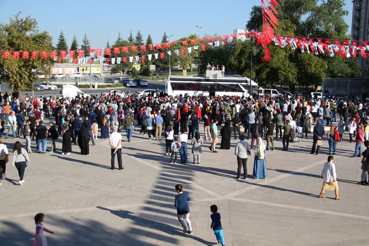 Aşı karşıtları mitinginde HES kodu arbedesi - Sayfa 16