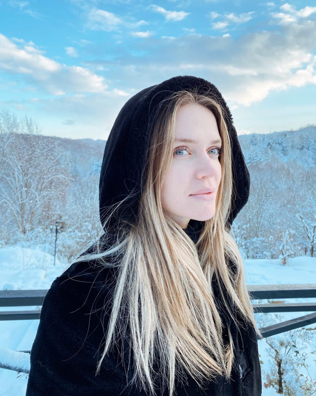 Pis Yedili'de Alice’i canlandıran Ecem Karavus estetik operasyonlarla bambaşka birine dönüştü - Sayfa 23