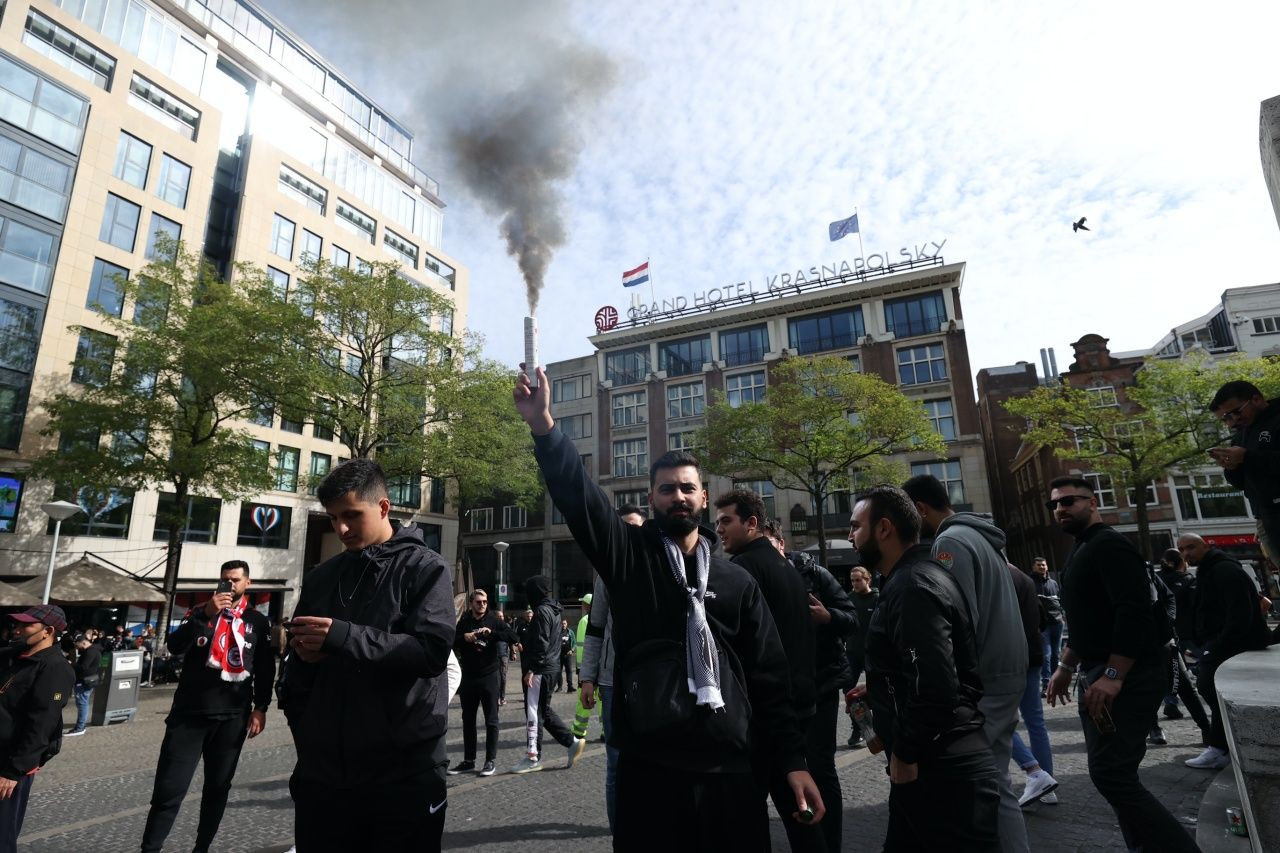 Beşiktaş taraftarı Ajax deplasmanında... - Sayfa 8