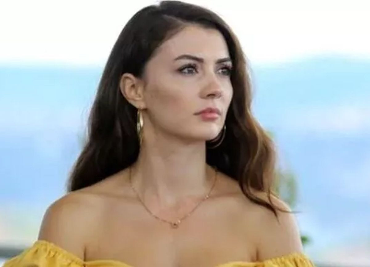 Burcu Özberk karavanda göğüs dekoltesini fazla kaçırdı! Fark edince iş işten geçti! - Sayfa 5