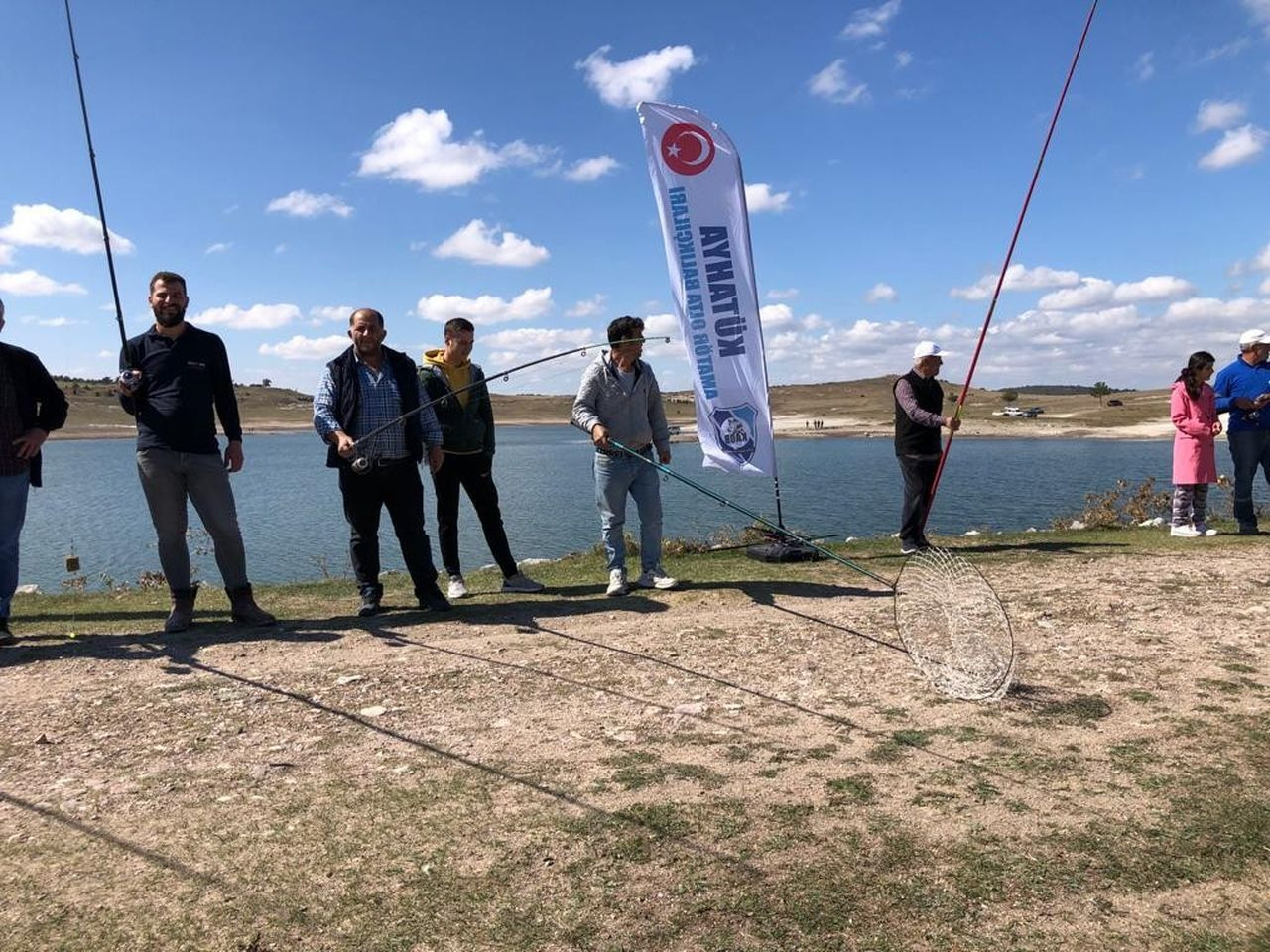 Köylülerden ilginç protesto! Karada balık tuttular - Sayfa 6