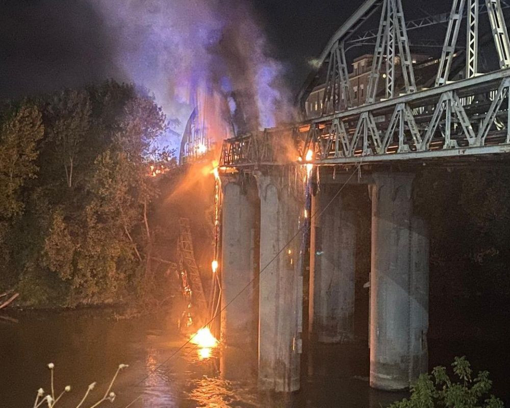 Roma'da tarihi Demir Köprü'de korkutan yangın - Sayfa 6