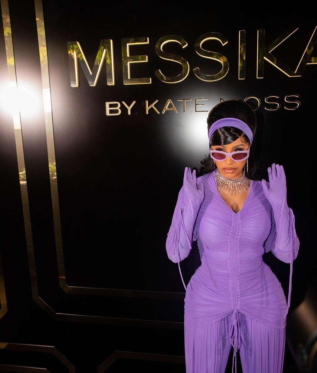Doğum kilolarından kurtulan dünyaca ünlü şarkıcı Cardi B'nin kıyafet seçimi şaşırttı - Sayfa 10