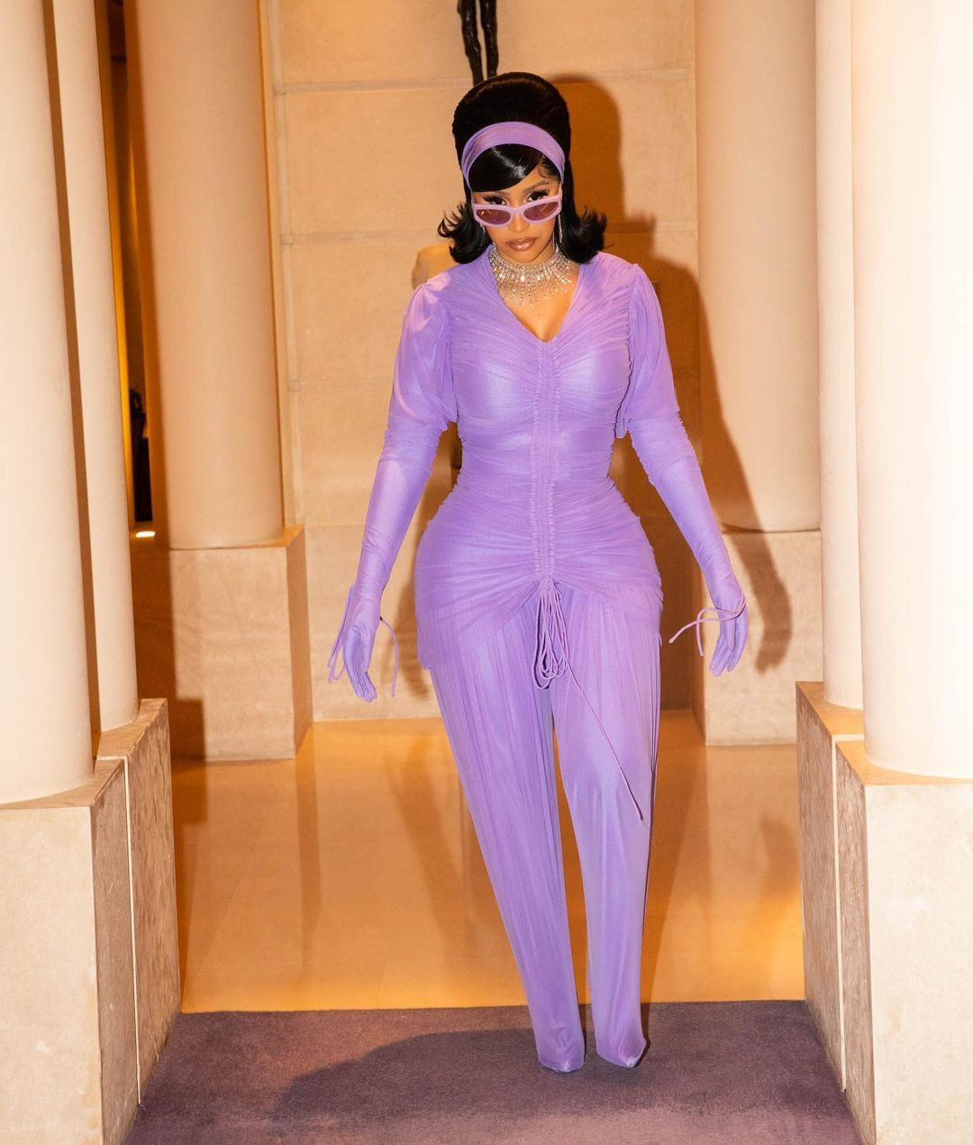 Doğum kilolarından kurtulan dünyaca ünlü şarkıcı Cardi B'nin kıyafet seçimi şaşırttı - Sayfa 15