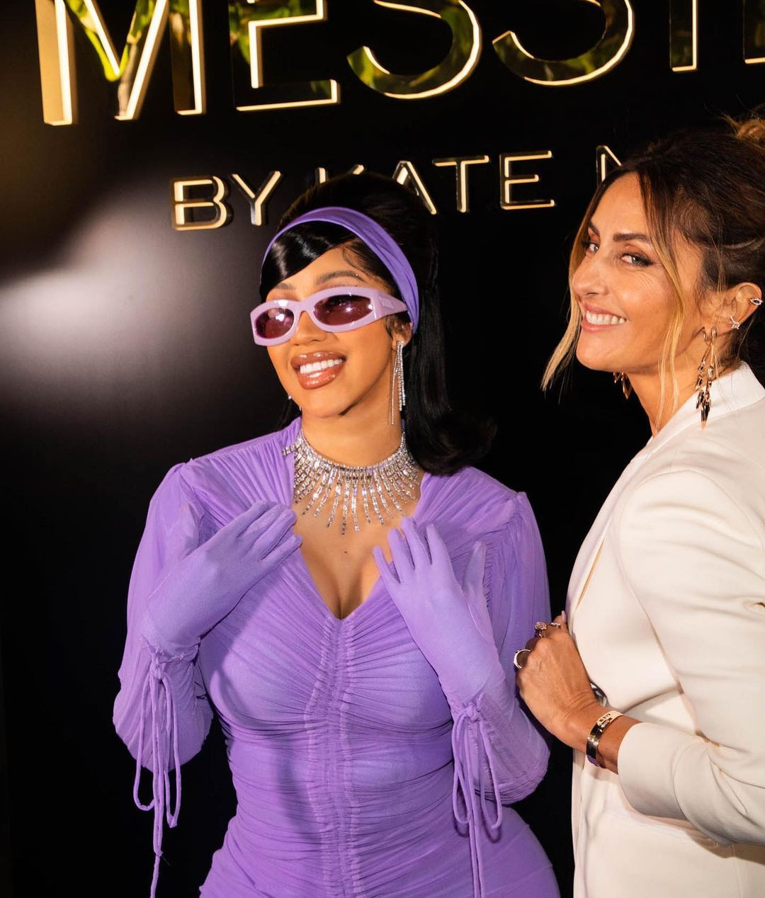 Doğum kilolarından kurtulan dünyaca ünlü şarkıcı Cardi B'nin kıyafet seçimi şaşırttı - Sayfa 16