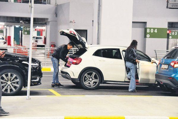 Burak Sergen'i aldatan dört aylık eşi Nihan Ünsal suçüstü yakalandı! İzmirli sevgilisi Özer Kocer ile fotoğrafları ortaya çıktı - Sayfa 6