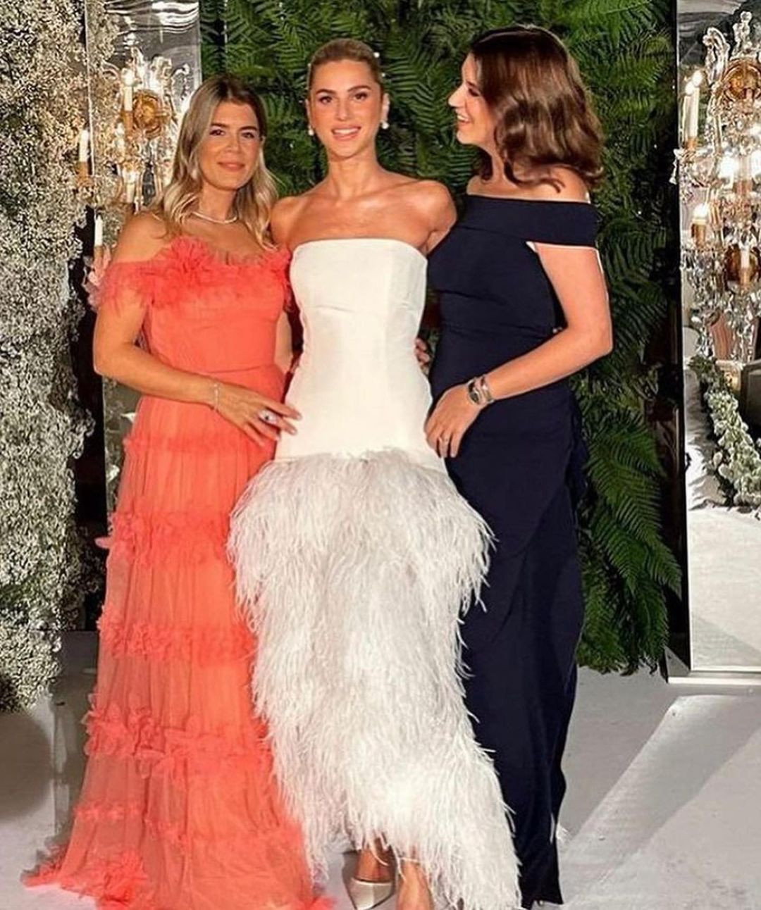 Hacı Sabancı ile Nazlı Kayı evlendi! Sosyetik güzelin giydiği gelinlik fiyatıyla dudak uçuklattı - Sayfa 17