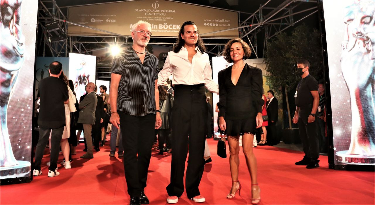 58'inci Antalya Altın Portakal Film Festivali’nde kırmızı halıda şıklık yarışı - Sayfa 31