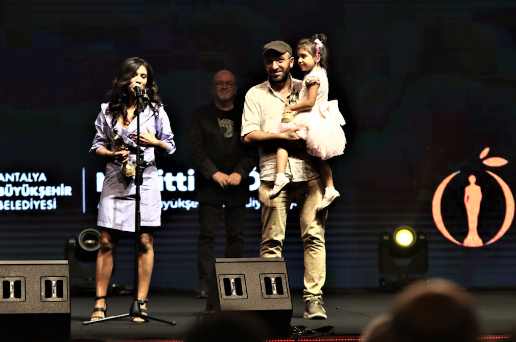 58'inci Antalya Altın Portakal Film Festivali’nde kırmızı halıda şıklık yarışı - Sayfa 40