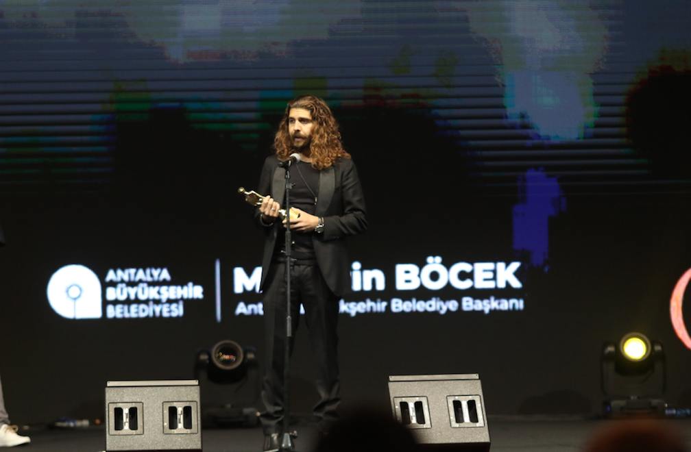 58'inci Antalya Altın Portakal Film Festivali’nde kırmızı halıda şıklık yarışı - Sayfa 36