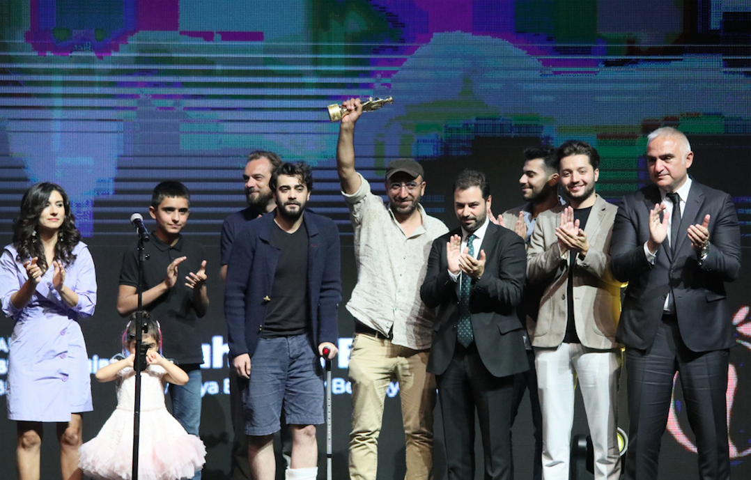 58'inci Antalya Altın Portakal Film Festivali’nde kırmızı halıda şıklık yarışı - Sayfa 32