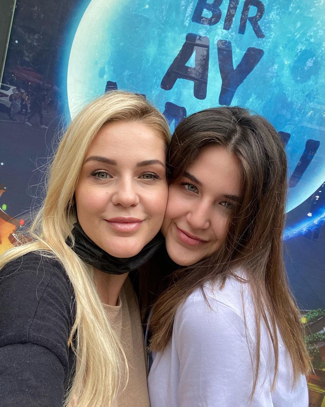 Emine Ün ile Emre Kınay'ın kızları Duru Kınay güzelliğiyle büyüledi! Annesini bile gölgede bıraktı - Sayfa 19