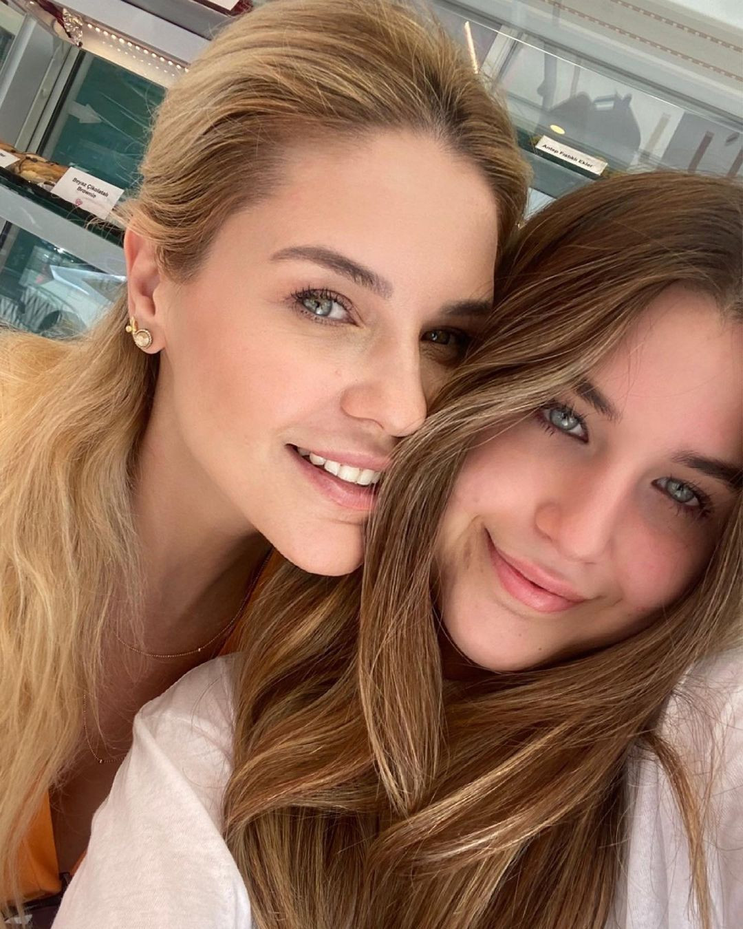 Emine Ün ile Emre Kınay'ın kızları Duru Kınay güzelliğiyle büyüledi! Annesini bile gölgede bıraktı - Sayfa 24