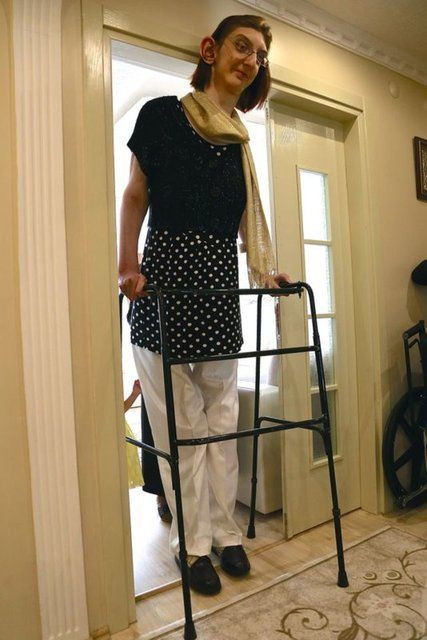 Dünyanın en uzun erkeğinin ardından en uzun kadını da Türkiye'den! 24 yaşındaki Rümeysa'nın boyu tam 2 metre 15 cm - Sayfa 11