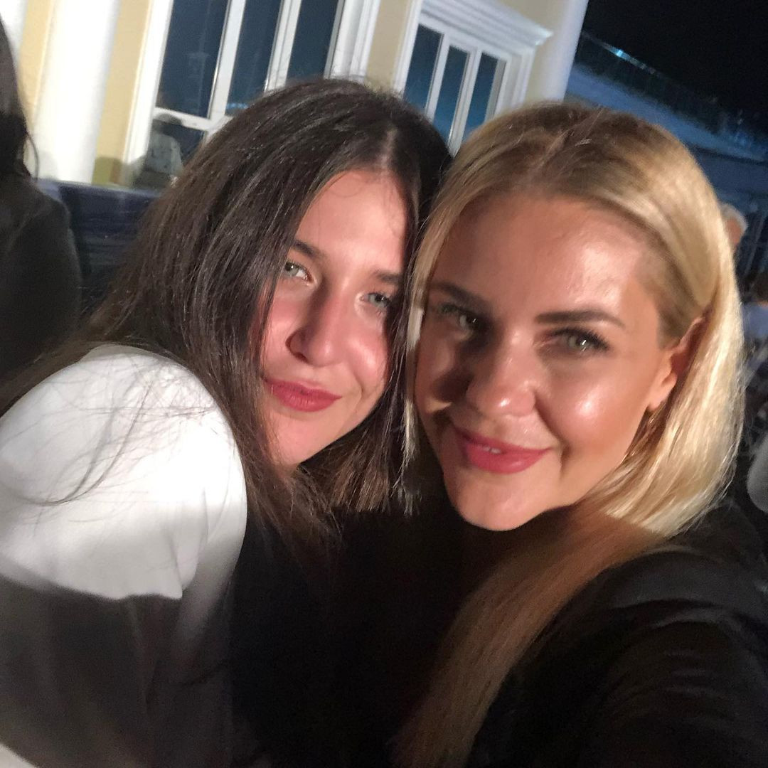 Emine Ün ile Emre Kınay'ın kızları Duru Kınay güzelliğiyle büyüledi! Annesini bile gölgede bıraktı - Sayfa 7