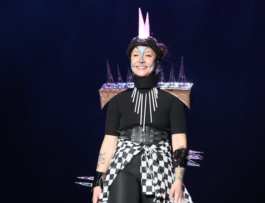 Denizli Cam Bienali'nde sanatçılar camdan işlemeli elbiseler giydi - Sayfa 20