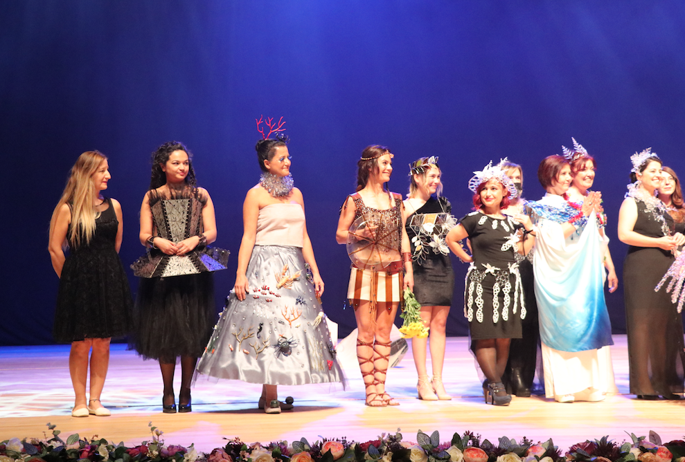 Denizli Cam Bienali'nde sanatçılar camdan işlemeli elbiseler giydi - Sayfa 7