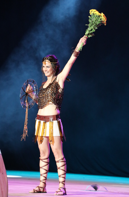 Denizli Cam Bienali'nde sanatçılar camdan işlemeli elbiseler giydi - Sayfa 17