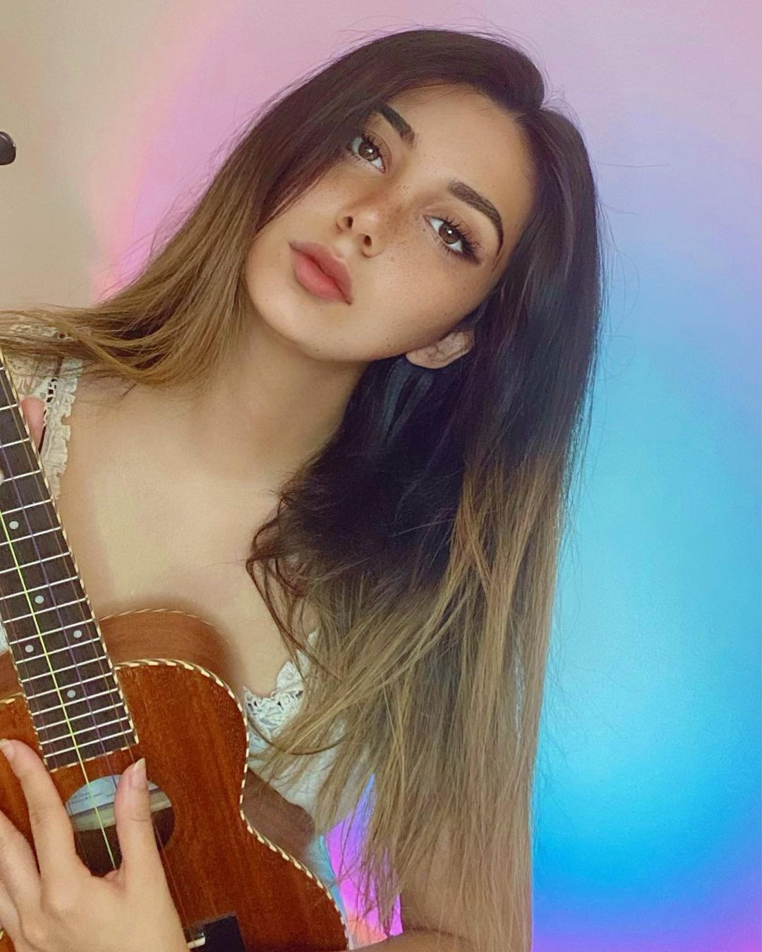 Melodi Bozkurt estetik konusunda annesini geçti! İşte Küçük Ceylan'ın kızı - Sayfa 18