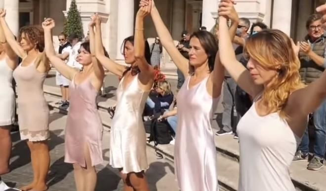 Hosteslerden dikkat çeken protesto! Meydanda soyundular... - Sayfa 10