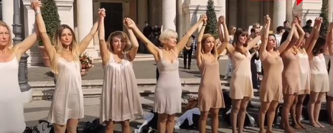 Hosteslerden dikkat çeken protesto! Meydanda soyundular... - Sayfa 9