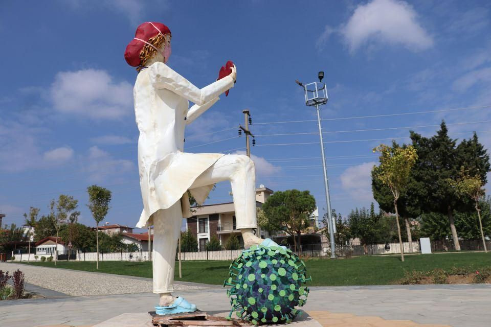 CHP, Sağlık Parkı'nı 'korkunç' heykellerle doldurdu! Çocuklarınızı götürürken bir kez daha düşünün.. - Sayfa 13