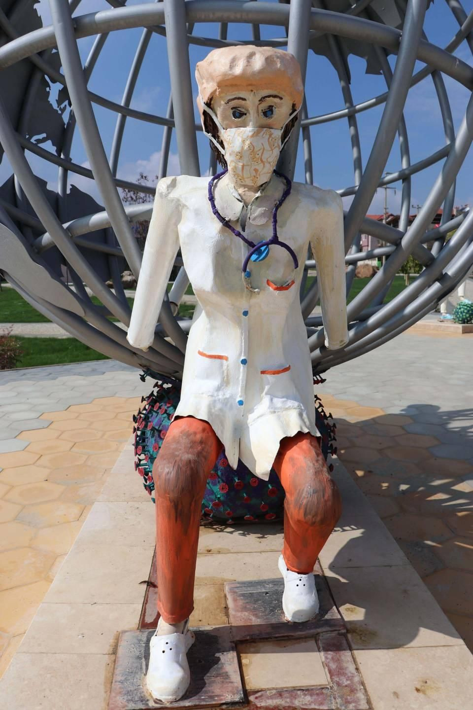 CHP, Sağlık Parkı'nı 'korkunç' heykellerle doldurdu! Çocuklarınızı götürürken bir kez daha düşünün.. - Sayfa 10