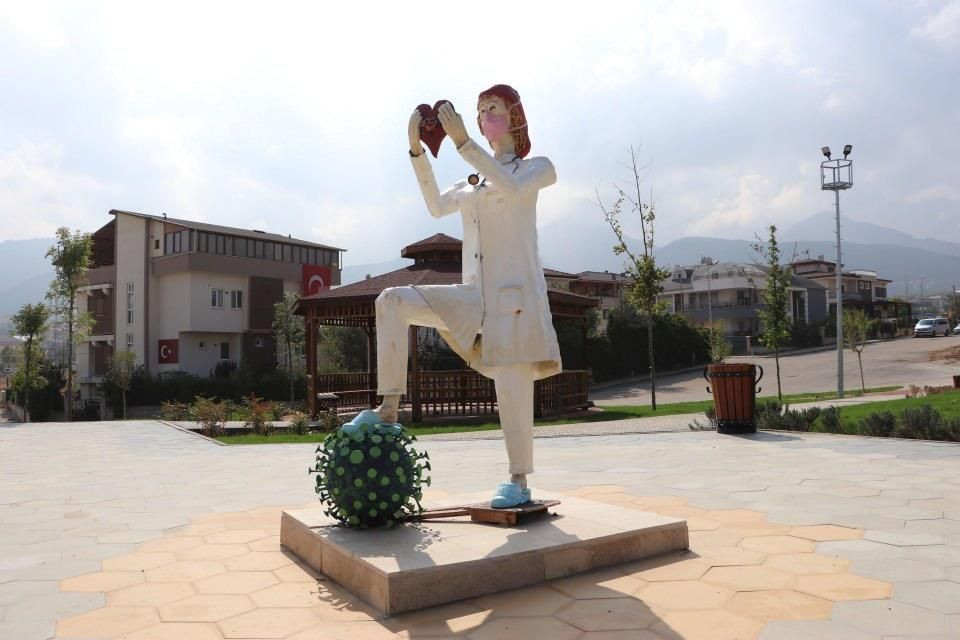 CHP, Sağlık Parkı'nı 'korkunç' heykellerle doldurdu! Çocuklarınızı götürürken bir kez daha düşünün.. - Sayfa 6