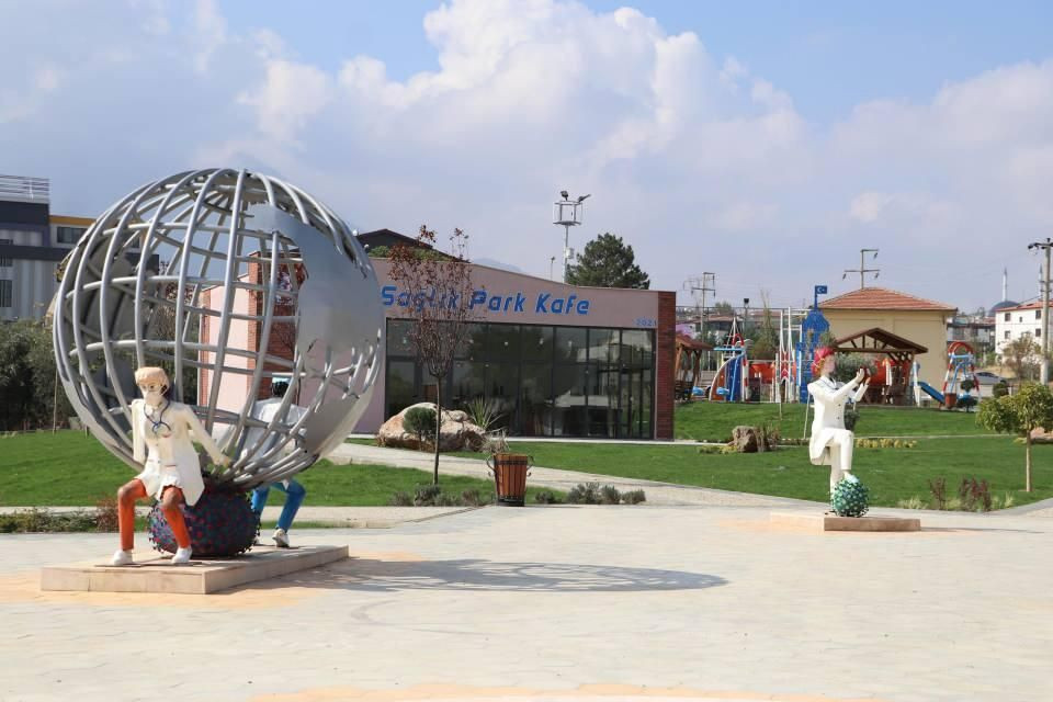 CHP, Sağlık Parkı'nı 'korkunç' heykellerle doldurdu! Çocuklarınızı götürürken bir kez daha düşünün.. - Sayfa 5