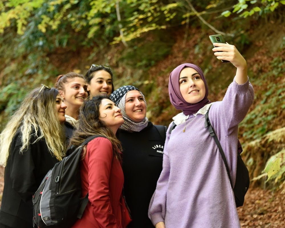 Yüzlerce yıllık devasa ağaçlara ev sahipliği yapan 'canlı ağaç müzesi' Örümcek Ormanları'nda sonbahar - Sayfa 7