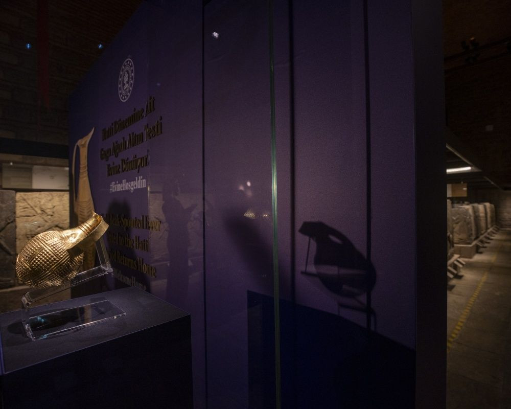 Hatti uygarlığı dönemine ait, yaklaşık 4 bin 250 yıllık altın gaga ağızlı testi Türkiye'ye iade edildi - Sayfa 9