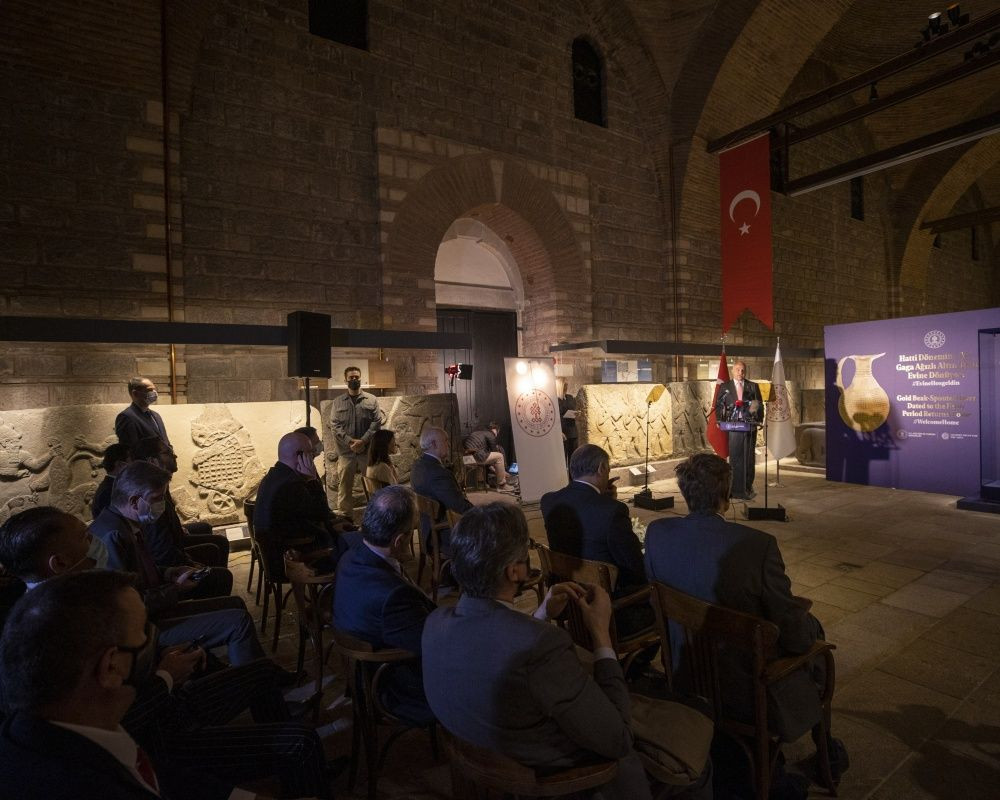 Hatti uygarlığı dönemine ait, yaklaşık 4 bin 250 yıllık altın gaga ağızlı testi Türkiye'ye iade edildi - Sayfa 12