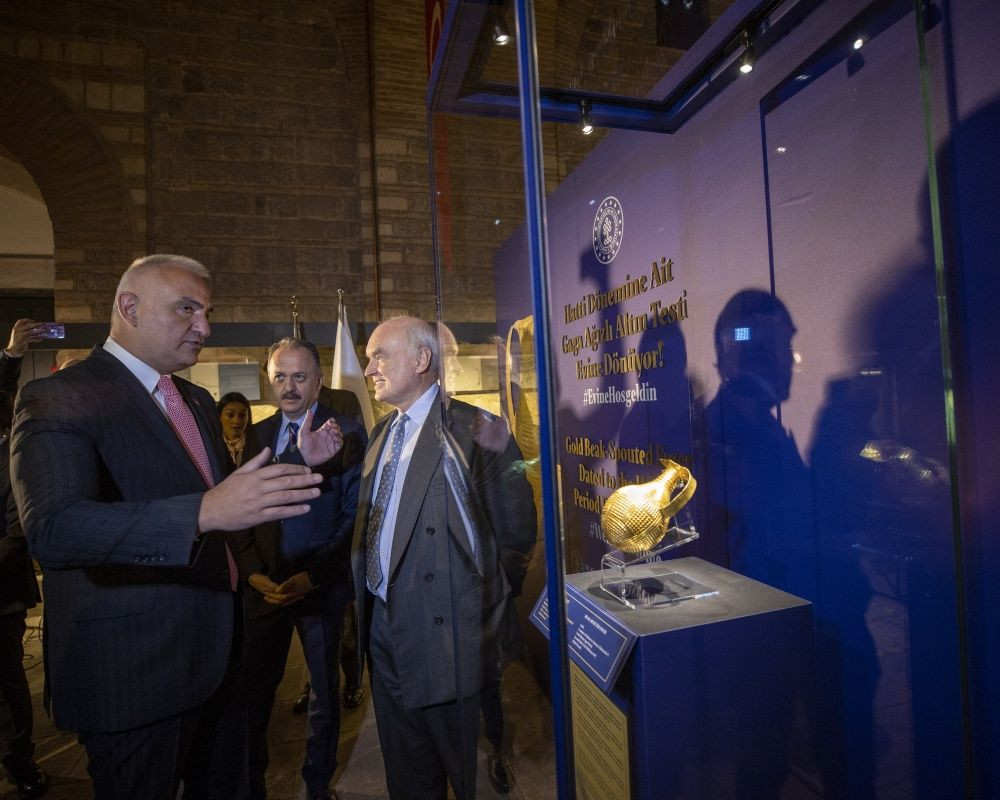 Hatti uygarlığı dönemine ait, yaklaşık 4 bin 250 yıllık altın gaga ağızlı testi Türkiye'ye iade edildi - Sayfa 13