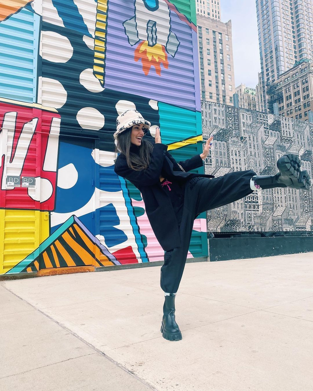 Bensu Soral ile Hande Erçel'in Amerika pozları sosyal medyayı salladı - Sayfa 12