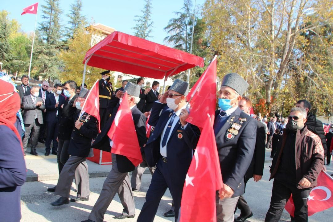 Türkiye kırmızıya büründü! Cumhuriyetimizin 98. yılı tüm yurtta coşkuyla kutlandı! - Sayfa 11