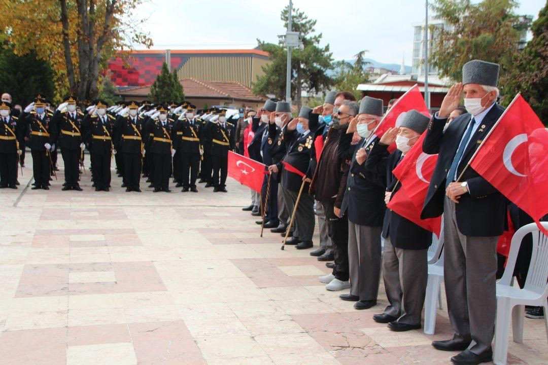 Türkiye kırmızıya büründü! Cumhuriyetimizin 98. yılı tüm yurtta coşkuyla kutlandı! - Sayfa 10