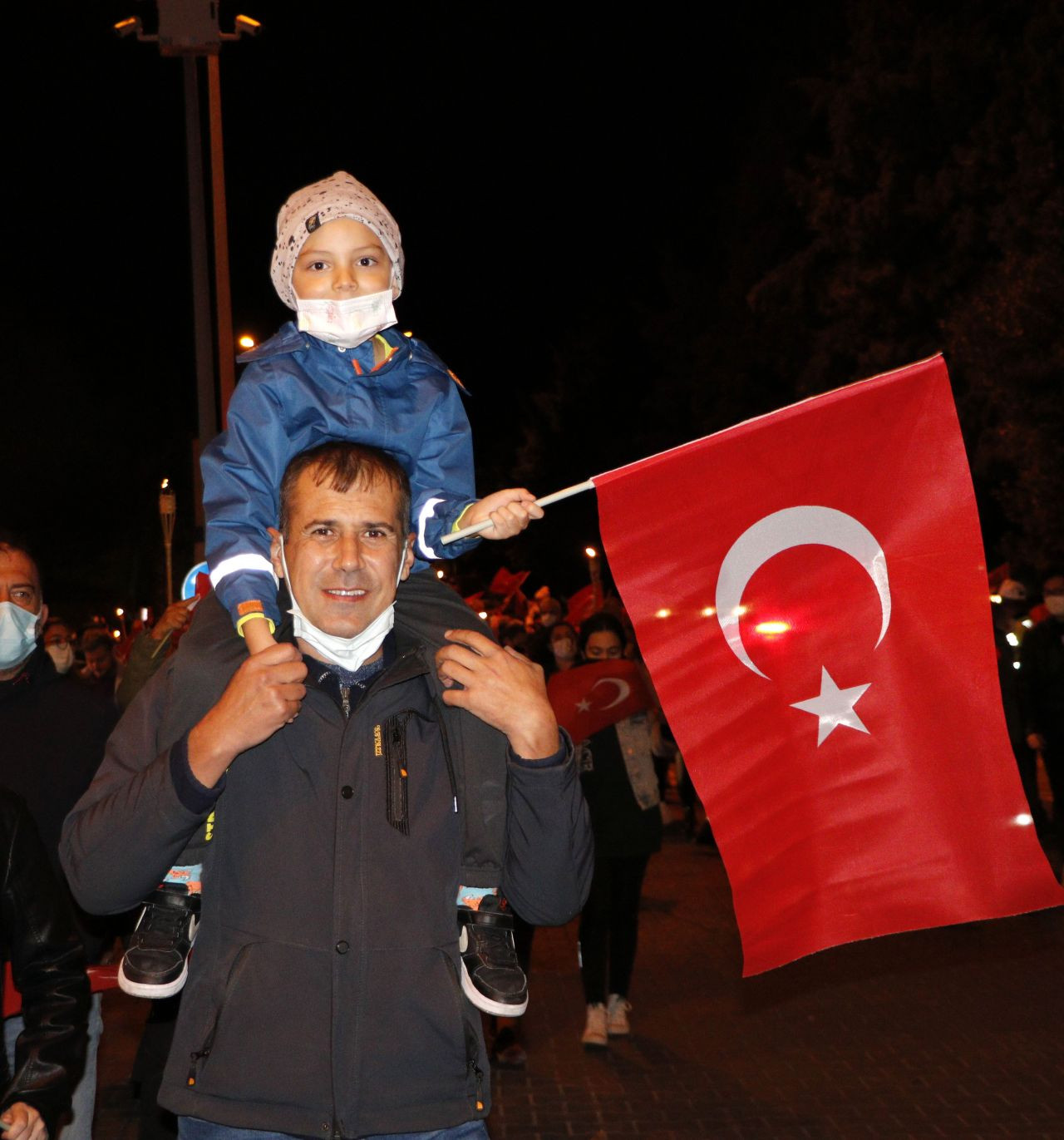 Cumhuriyet coşkusu tüm yurtta! Fener alaylarına yüz binlerce vatandaş katıldı - Sayfa 10